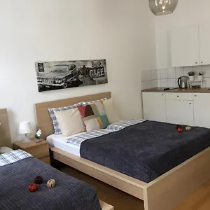  Апартаменты New, Bright Near The Metro!
